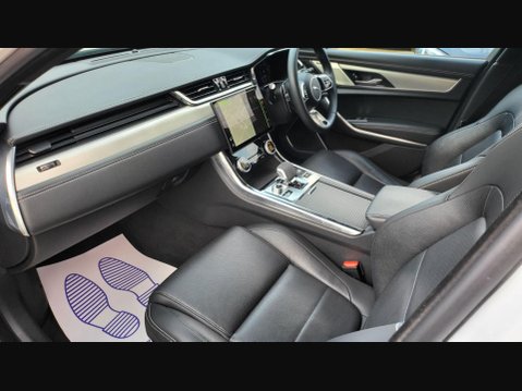 Jaguar XF R-DYNAMIC S 4
