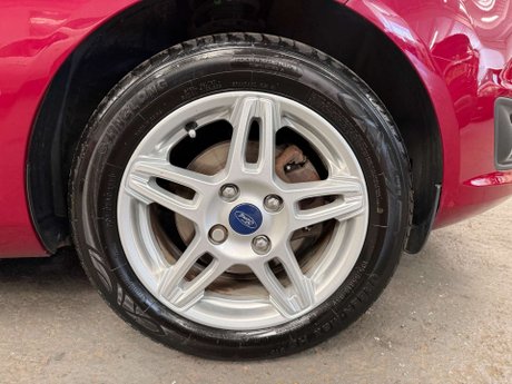 Ford Fiesta 1.0T EcoBoost Zetec Hatchback 5dr Petrol Powershift Euro 5 (100 ps) 21
