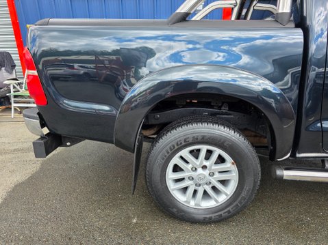 Toyota Hilux INVINCIBLE 4X4 D-4D DCB Auto 9