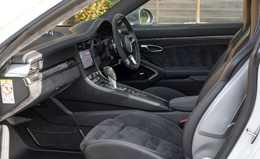 Porsche 911 (991.2) Carrera 4 GTS 'British Legends E 16