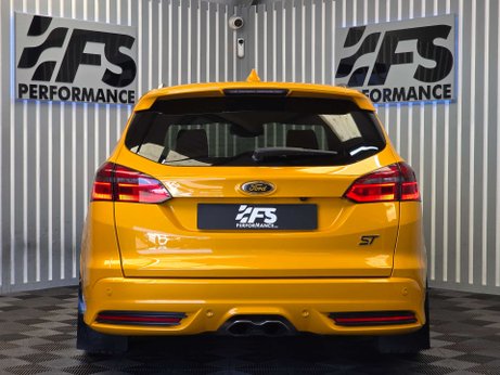 Ford Focus 2.0T EcoBoost ST-3 Estate 5dr Petrol Manual Euro 6 (s/s) (250 ps) 1
