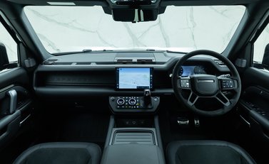 Land Rover Defender 110 V8 17