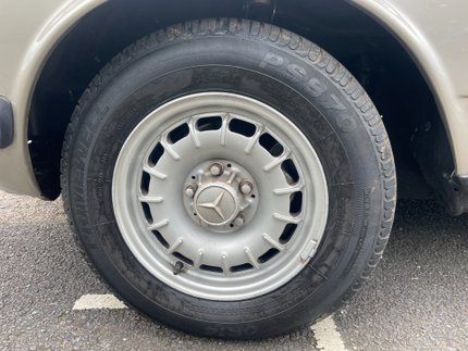 Mercedes-Benz W123 280CE 13