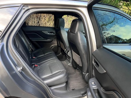Jaguar F-Pace 3.0 D300 V6 S Auto AWD Euro 6 (s/s) 5dr 36