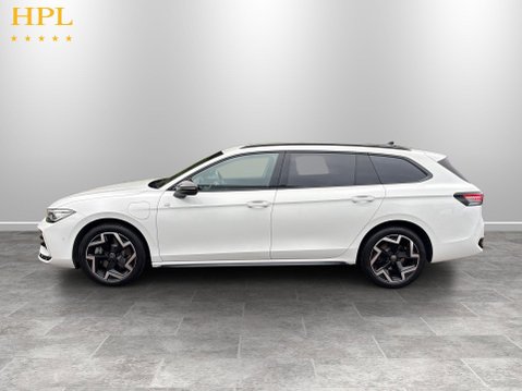 Volkswagen Passat 1.5 TSI eHybrid 19.7kWh R-Line Estate 5dr Petrol Plug-in Hybrid DSG Euro 6 4