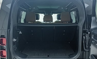 Land Rover Defender 110 D250 X-DYNAMIC HSE 37