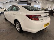 Vauxhall Insignia 2.0 CDTi ecoFLEX Design Euro 5 (s/s) 5dr 4