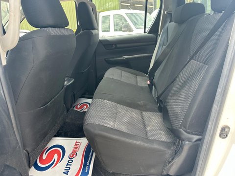 Toyota Hilux ACTIVE 4WD D-4D DCB 11