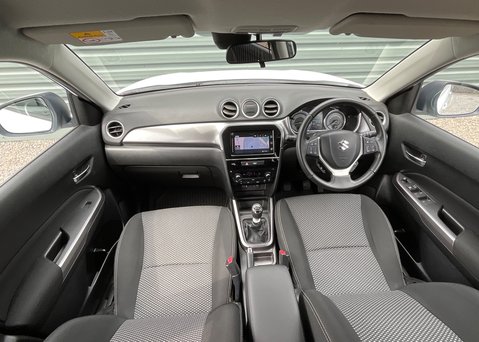 Suzuki Vitara SZ-T BOOSTERJET MHEV 9