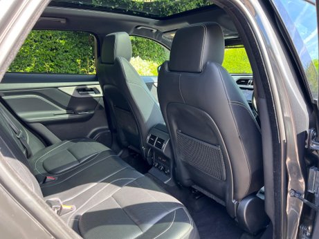 Jaguar F-Pace 2.0 D180 R-Sport Auto AWD Euro 6 (s/s) 5dr 31