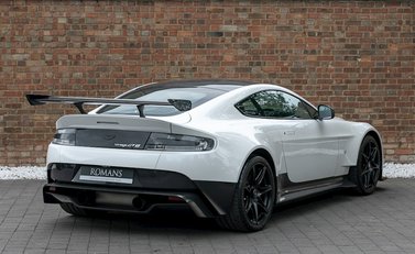 Aston Martin Vantage GT8 5