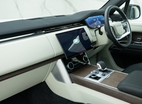 Land Rover Range Rover P440e SE 18