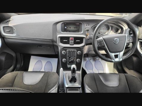Volvo V40 T2 R-DESIGN NAV PLUS 12