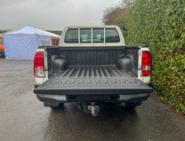 Toyota Hilux Active | 2.4 LT | Double Cab | Tow Bar | Camera | Air Con | 8