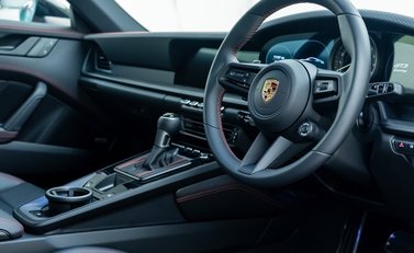 Porsche 911 GT3 TOURING (992) 10