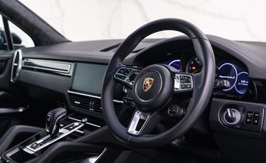 Porsche Cayenne TURBO S 5