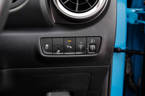 Hyundai KONA PREMIUM 17