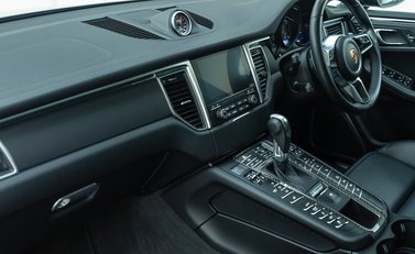 Porsche Macan TURBO 20
