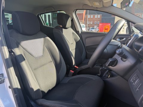 Renault Clio ICONIC TCE 3