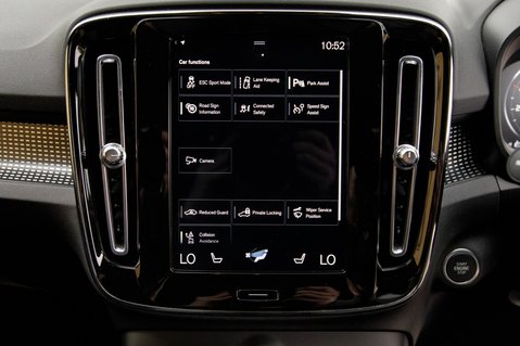 Volvo XC40 B4 R-DESIGN MHEV 24