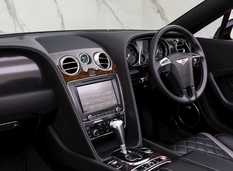 Bentley Continental GT V8 S Convertible Black Edition 16