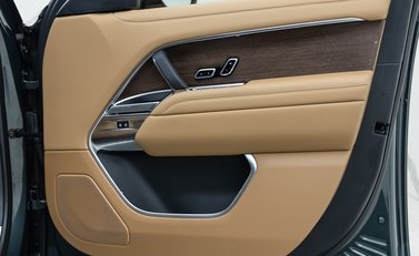 Land Rover Range Rover P440e HSE 21