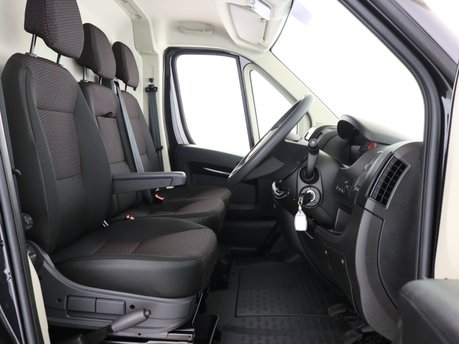 Citroen Relay 2.2 BlueHDi L4H2 Van 140ps Enterprise Pro 9