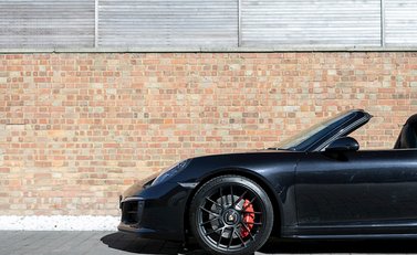 Porsche 911 (991.2) Targa 4 GTS 32