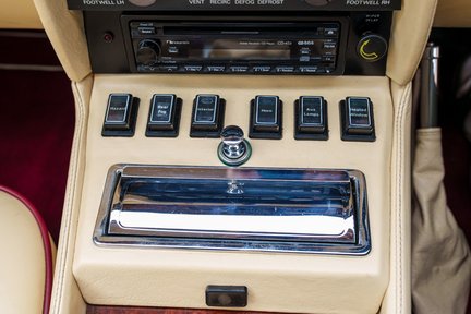 Aston Martin V8 Vantage X-Pack 580X 19