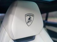 Lamborghini Urus V8 14