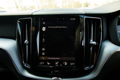 Volvo XC60 D4 MOMENTUM 23