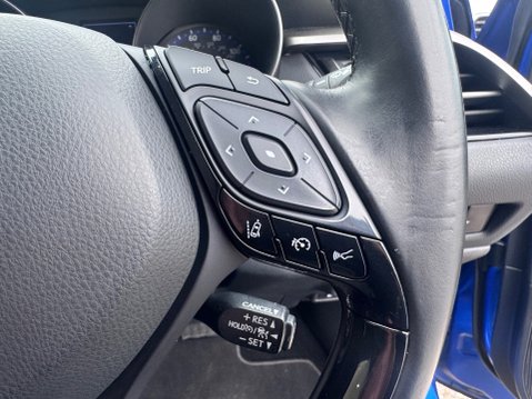 Toyota C-HR DYNAMIC 13
