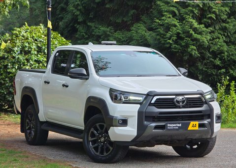 Toyota Hilux 2.8 HI-Luxury Invincible X D-4D 4WD Double Cab Auto 4WD 5dr 1