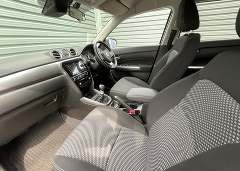 Suzuki Vitara SZ-T BOOSTERJET MHEV 11