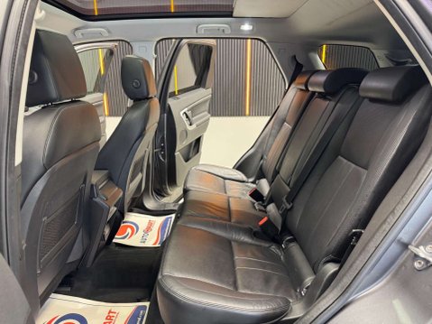 Land Rover Discovery Sport 2.0 Discovery Sport Black HSE SD4 Auto 4WD 5dr 66