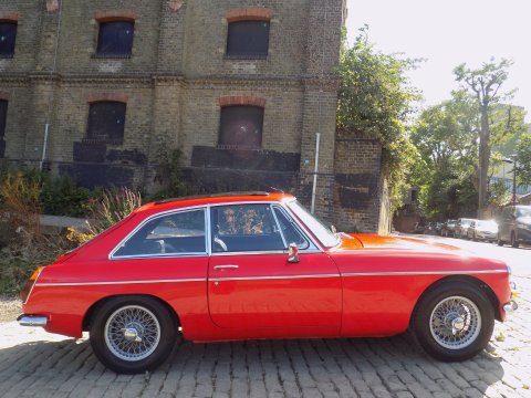 MG B GT 28