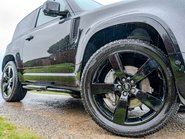 Land Rover Defender D300 X-Dynamic HSE 25