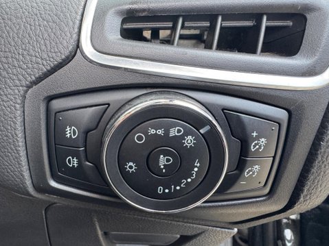 Ford Focus 1.6 TDCi Titanium Euro 5 (s/s) 5dr 26