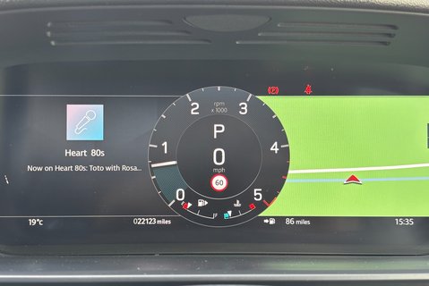 Land Rover Discovery D300 Commercial Dynamic HSE 35