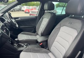 Volkswagen Tiguan R-LINE TECH 2.0 TDI 4MOTION DSG AUTO 23