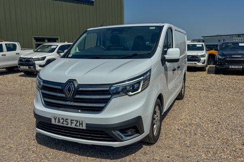 Renault Trafic AUTO SWB L1H1 Low Roof LL31 Air Con Alloys Cruise Nav EURO 6