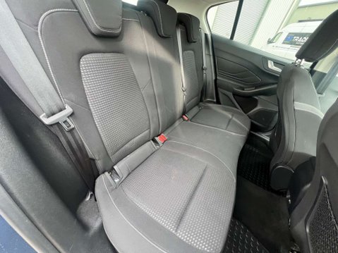 Ford Focus 1.0 Focus Zetec 5dr - NATIONAL DELIVERY* 13