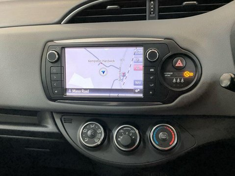 Toyota Yaris 1.33 Dual VVT-i Design Euro 6 5dr 3