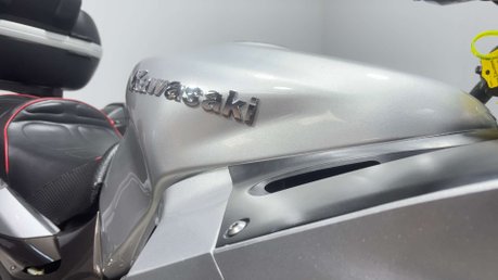 Kawasaki ZZR 2004 ONLY 29K FULL LUGGAGE NEW MOT SERVICED BIG CC TOURER 9
