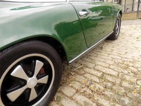 Porsche 911 T 2.2 LWB - LHD COUPE 16