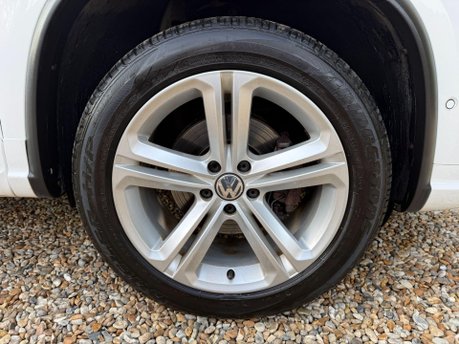 Volkswagen Tiguan 2.0 TDI BlueMotion Tech R-Line DSG 4WD Euro 5 (s/s) 5dr 12