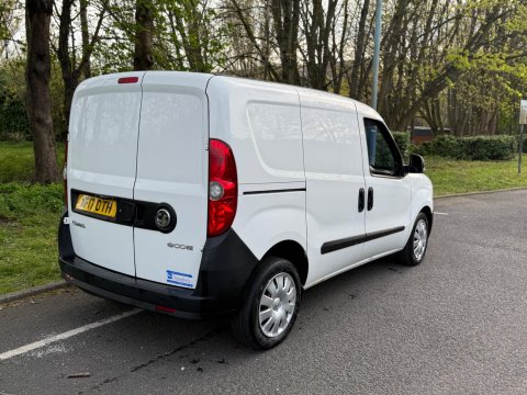 Vauxhall Combo 1.5 Turbo D 2300 Dynamic Crew Van L2 Euro 6 4dr 6