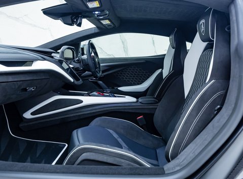 Lamborghini Revuelto 23