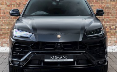 Lamborghini Urus 4