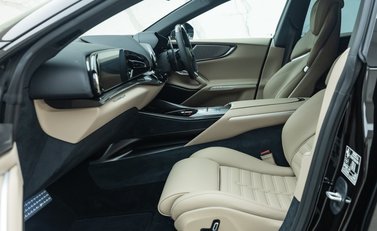 Ferrari Purosangue 21